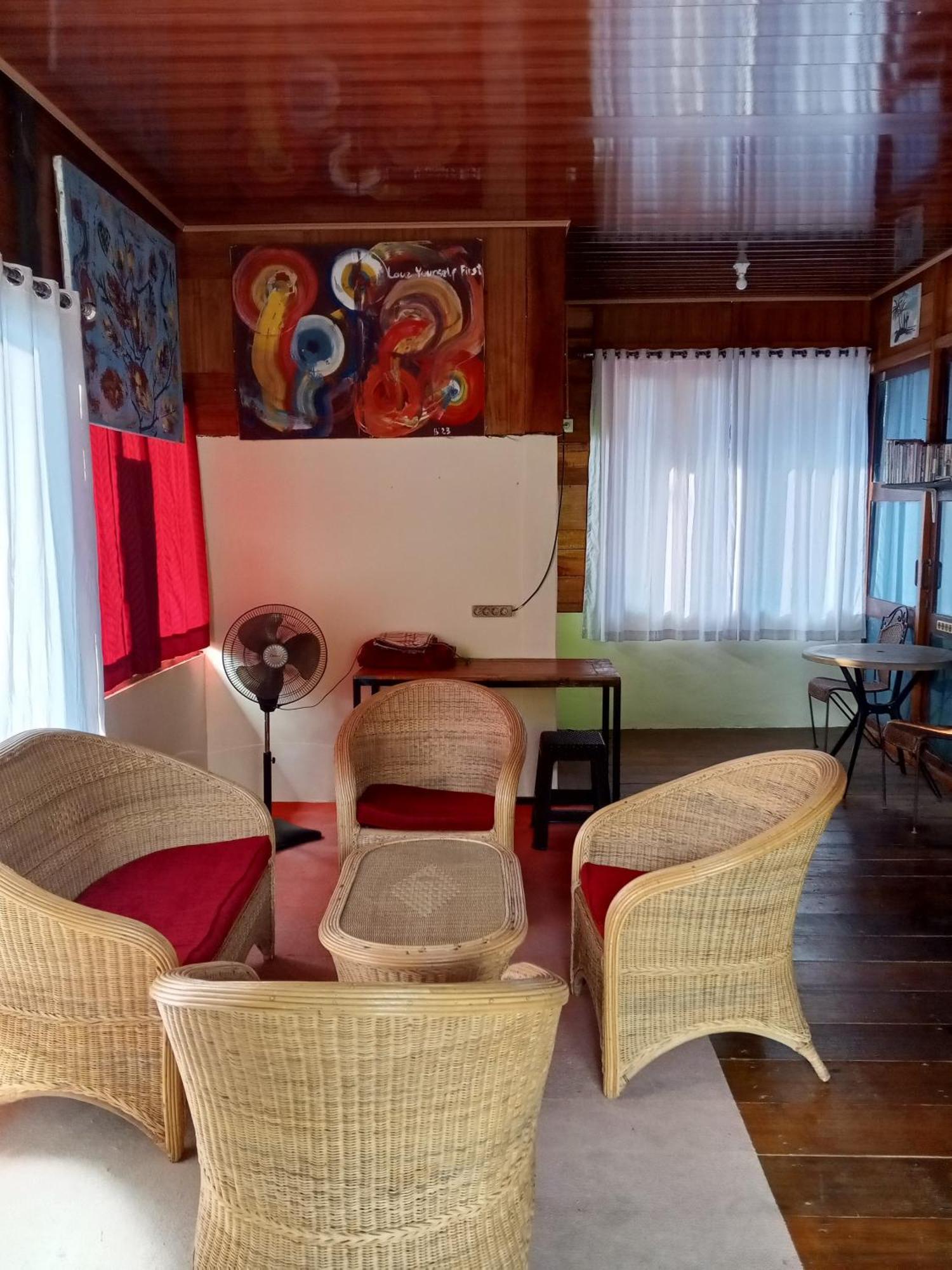 Air Manis Secret Surfcamp Apartment Taluk Batung Ngoại thất bức ảnh