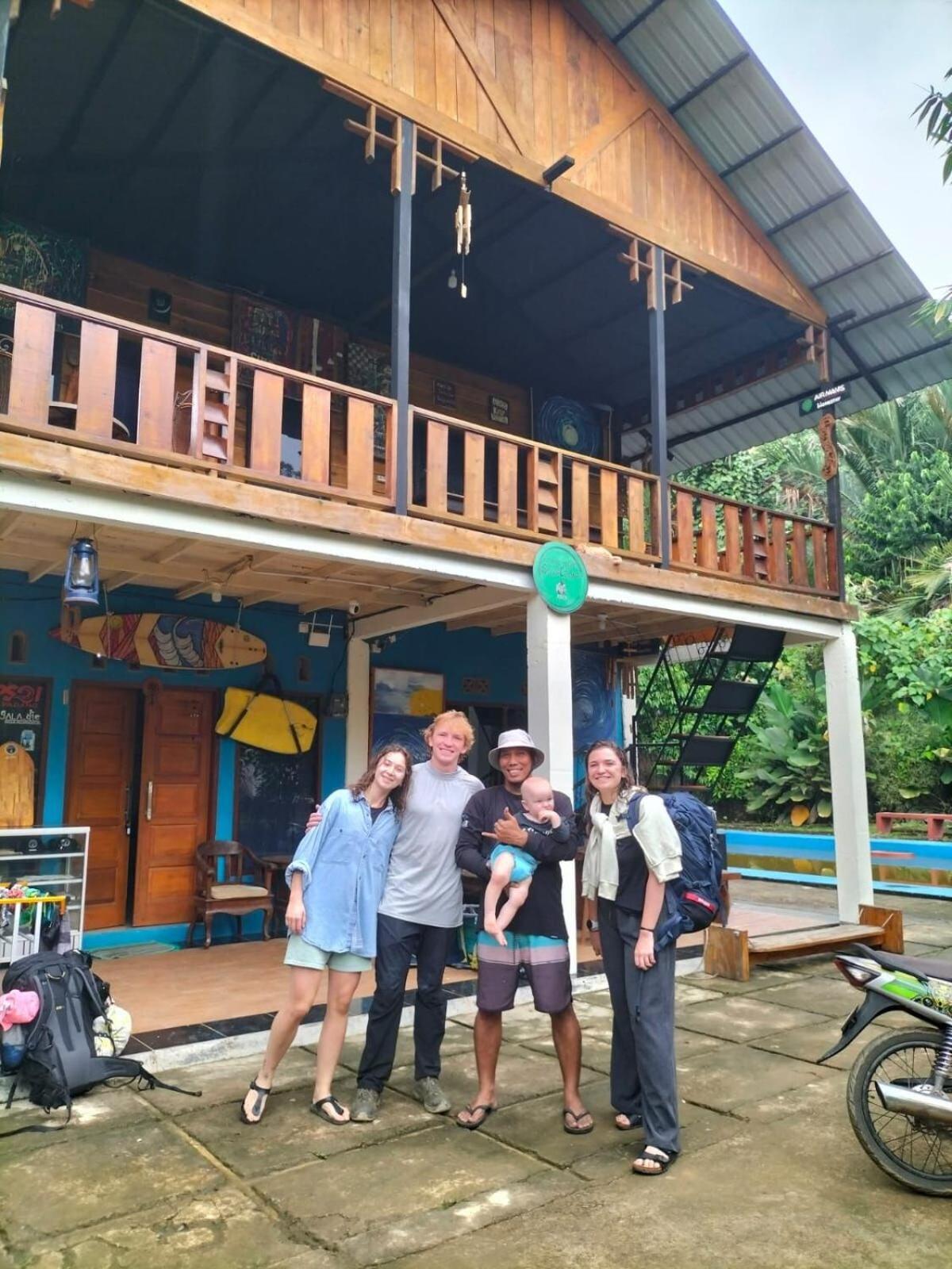 Air Manis Secret Surfcamp Apartment Taluk Batung Ngoại thất bức ảnh